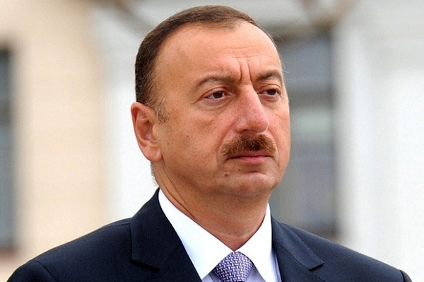 Ильхам Алиев выразил соболезнования президенту Франции