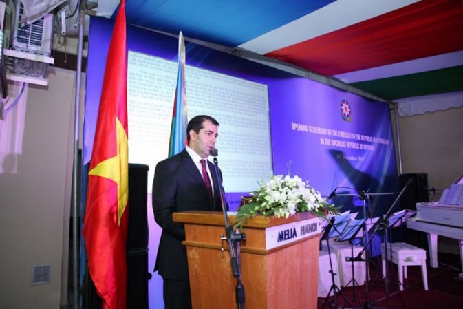 Азербайджанский посол встретился с министром образования Вьетнама