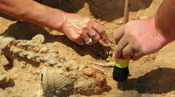 Археологи нашли в Китае более 300 артефакт