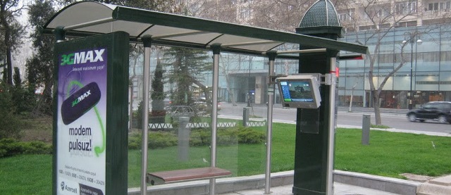 На автобусных остановках можно будет загрузить проездные карты