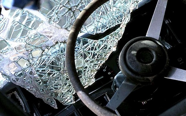 В Джалилабаде микроавтобус попал в ДТП, 11 пострадавших