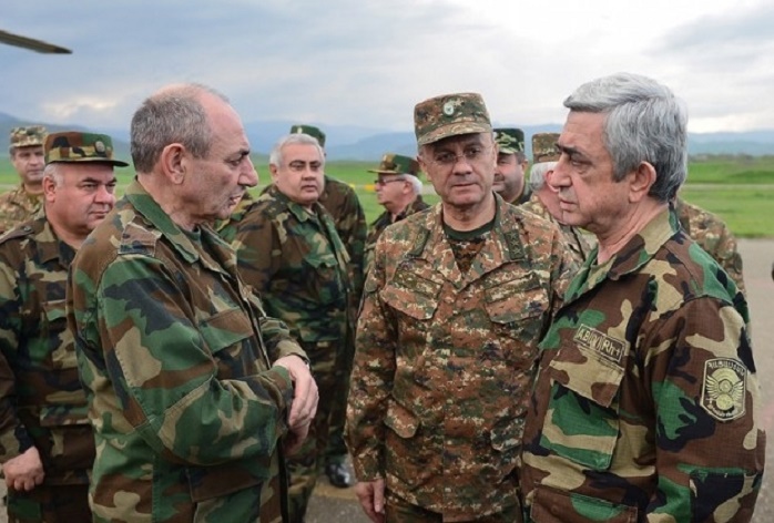 Саргсяна решил пока не увольнять Оганяна 