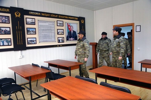 Закир Гасанов на открытии военного городка - ФОТО