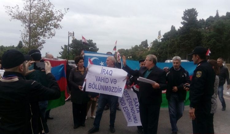 Перед офисом ООН в Баку проходит акция