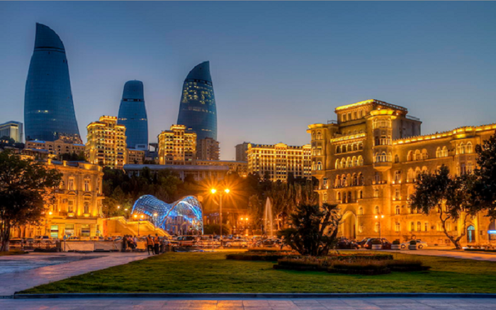 Баку в десятке популярных городов на май для российских туристов