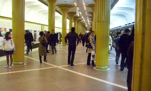 В бакинском метро предпринята очередная попытка самоубийства
