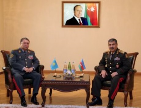 Министр обороны Азербайджана встретился с главой Генштаба Казахстана