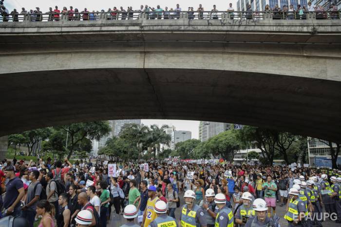 Граждане Бразилии вышли на демонстрации против президента