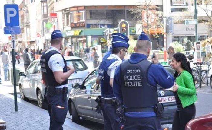 Полиция Брюсселя проводит обыски в Моленбеке
