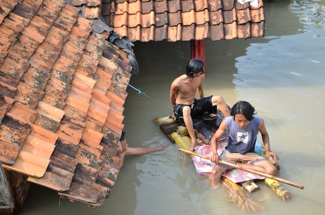 Наводнения в Индонезии затронули около 40 тысяч человек
