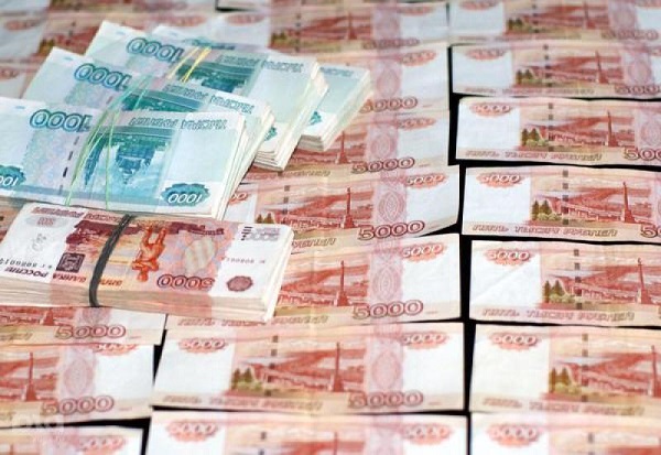 Таможенники предотвратили вывоз крупной суммы в российской валюте 