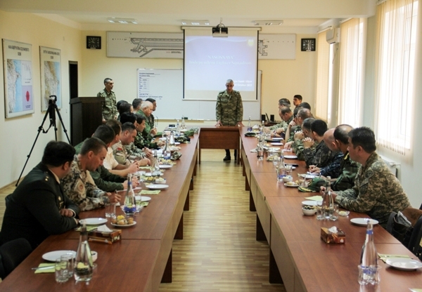 Военные атташе зарубежных государств в Азербайджане посетили базу ВВС страны