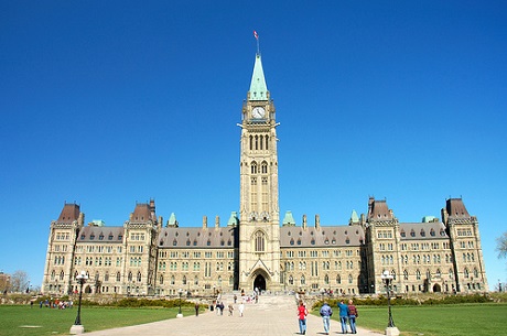 Премьер Канады распустил парламент и назначил выборы