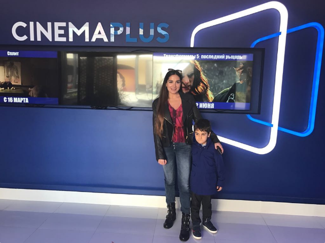 Арзу Алиева со своим сыном посетила Cinema Plus - ФОТО