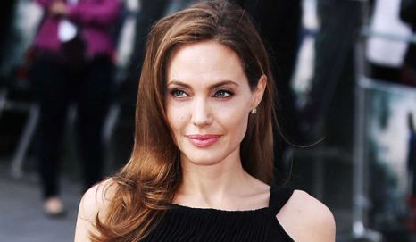 Анджелина Джоли готовится к операции