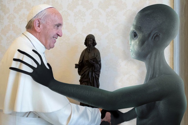 WikiLeaks: Папа Римский знает о существовании инопланетян 
