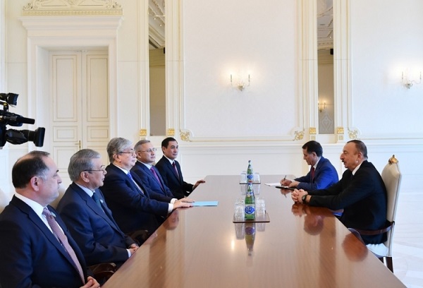 Президент Азербайджана принял делегацию парламента Казахстана