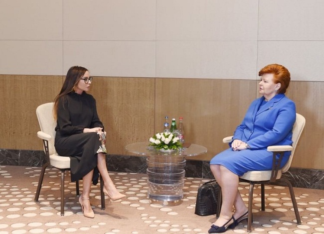 Мехрибан Алиева встретилась с экс-президентом Латвии - ФОТО
