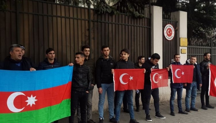 В Грузии азербайджанская молодежь провела акцию в поддержку Турции