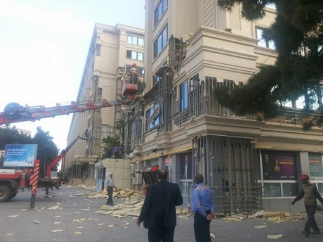 Облицовку в Баку демонтируют мошенники