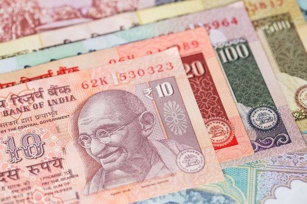 Индия намерена выпустить пластиковые деньги