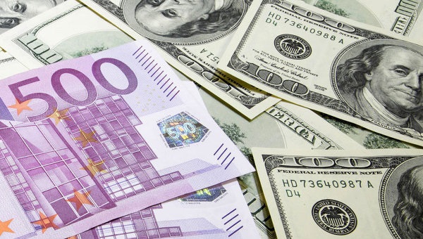Доллар и евро в Азербайджане незначительно подорожали