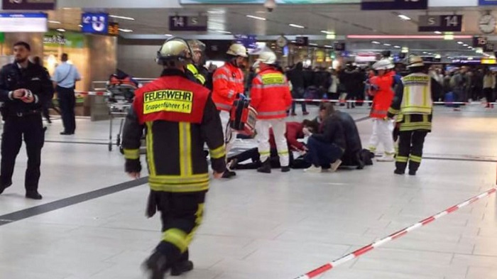 Мужчина изрубил топором пассажиров на вокзале в Дюссельдорфе