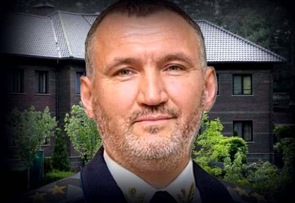 В доме экс-замгенпрокурора Украины нашли золотую лопату