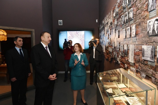 Ильхам Алиев посетил Белорусский музей истории Великой Отечественной войны - ФОТО