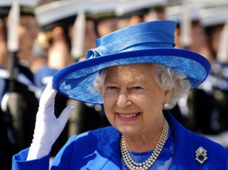 Королева  написала первое сообщение в сети Twitter