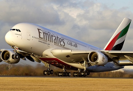 Emirates приостановило регистрацию вылетающих из аэропорта Дубая из-за погоды
