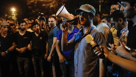 Активисты прекращают сидячую демонстрацию в центре в Ереване