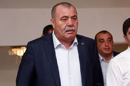 В Армении депутат избил бывшего мэра