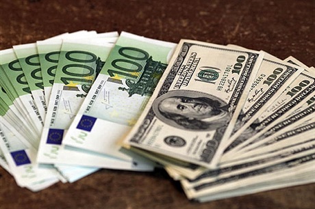 В России хотят запретить использование доллара и евро
