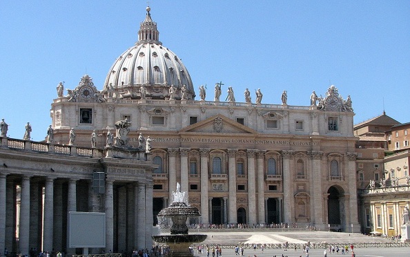 В собор в Ватикане ворвался голый мужчина