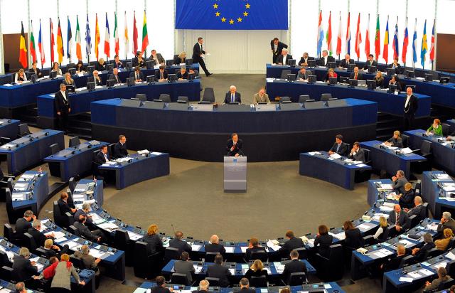 Европарламент требует отставки Ципраса