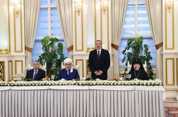 Президент Азербайджана принял участие в церемонии ифтара  - ФОТО