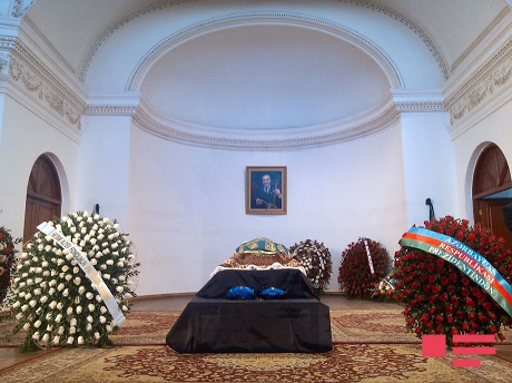 В Баку состоялись похороны народного артиста Габиля Алиева - ФОТО