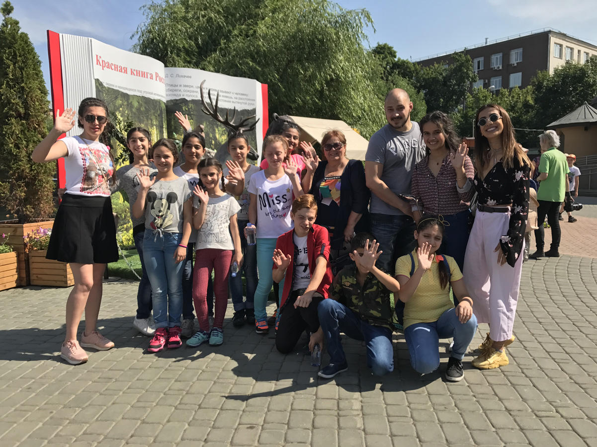 При поддержке Фонда Гейдара Алиева воспитанники бакинских детдомов побывали в Москве - ФОТО