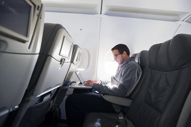 В США сняты ограничения на провоз электроники в самолетах