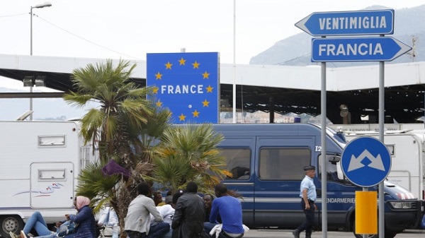 Франция отказала во въезде 1 тыс. человек после терактов в Париже