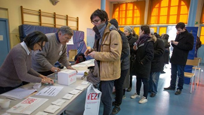 Французы активно голосуют на выборах президента