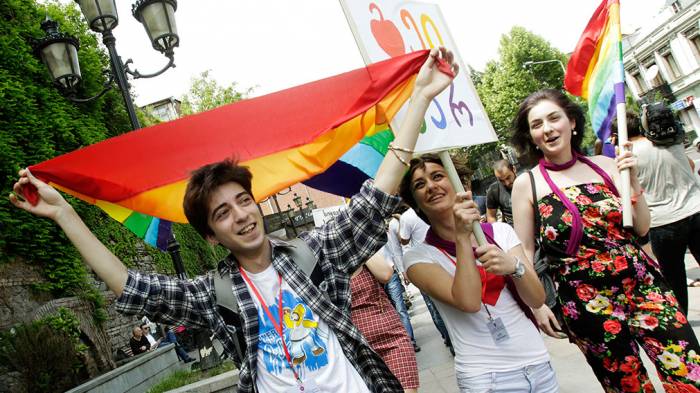 Представители секс-меньшинств проводят акцию в Тбилиси