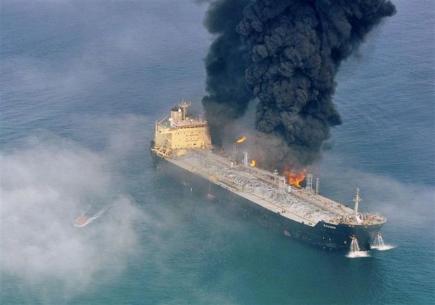 В Каспийском море горит корабль «Академик Зарифа Алиева»