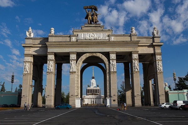 Москва передала Азербайджану павильон №14 на ВДНХ
