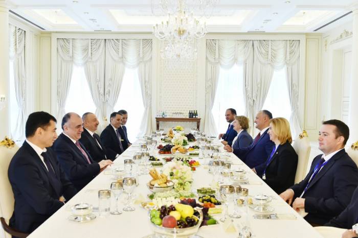 В честь президента Молдовы был дан официальный обед
