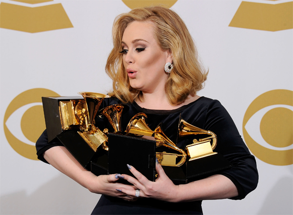Адель получила `Грэмми` за лучший альбом года с пластинкой `25`
