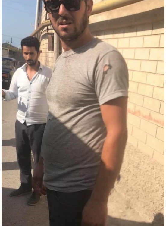 В Азербайджане спасли собаку, привязанную к грузовику(ВИДЕО) В Азербайджане спасли собаку, привязанную к грузовику(ВИДЕО)