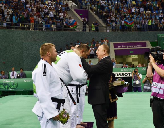 Ильхам Алиев наградил дзюдоистов-паралимпийцев, победивших на Евроиграх - ФОТО