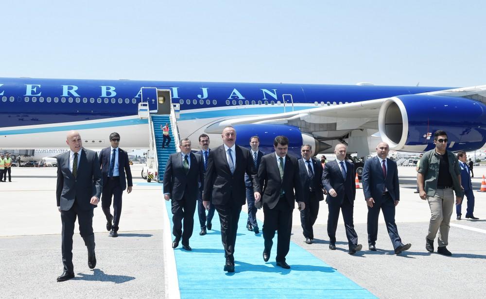 Президент Ильхам Алиев прибыл в Турцию(ФОТО)
